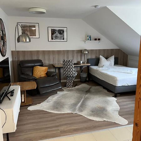 Grosse Gemuetliche Ferienwohnung Mit Klimaanlage, Parkplatz Inklusive Top ! Fürth Zewnętrze zdjęcie