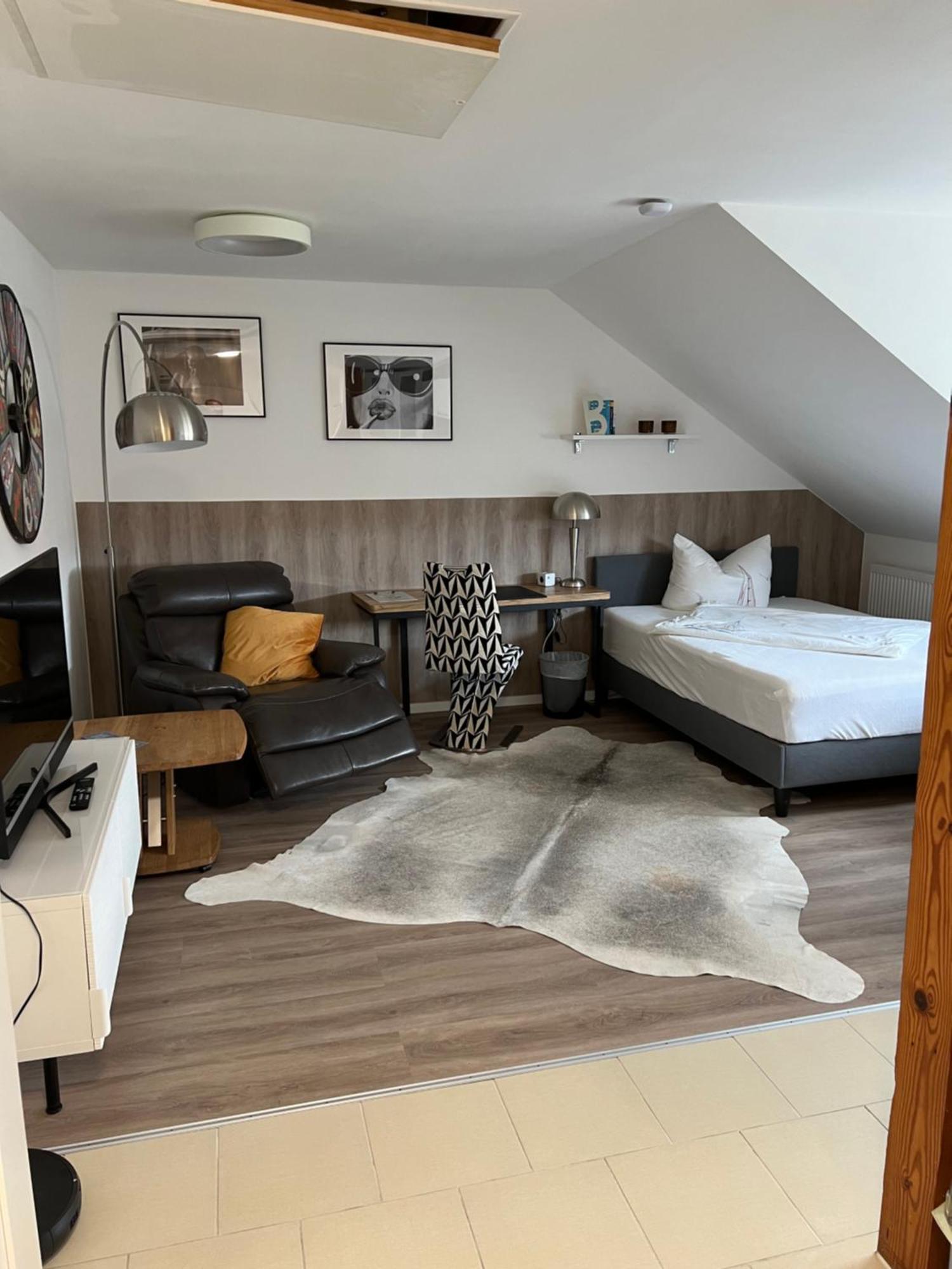 Grosse Gemuetliche Ferienwohnung Mit Klimaanlage, Parkplatz Inklusive Top ! Fürth Zewnętrze zdjęcie