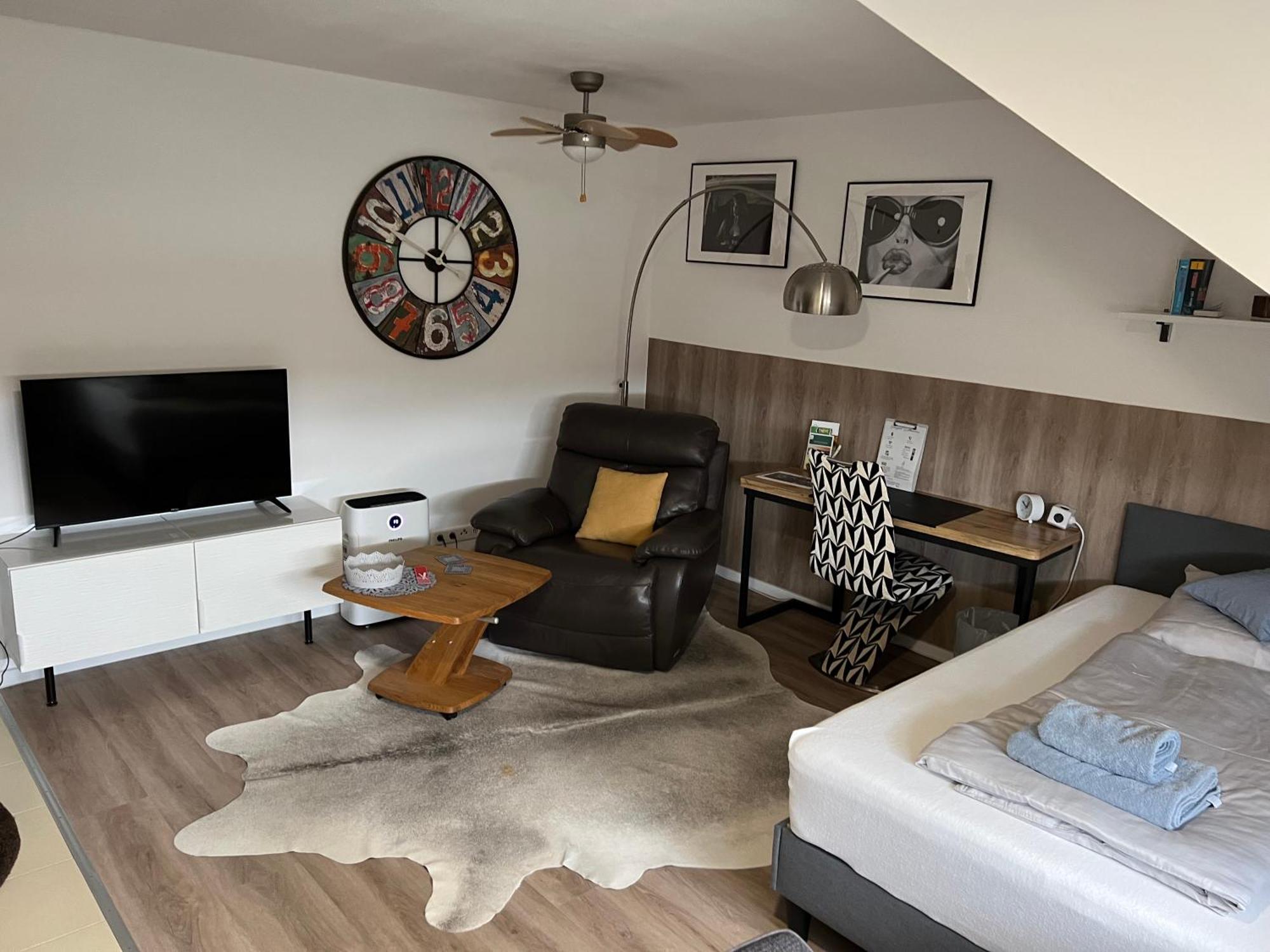 Grosse Gemuetliche Ferienwohnung Mit Klimaanlage, Parkplatz Inklusive Top ! Fürth Zewnętrze zdjęcie