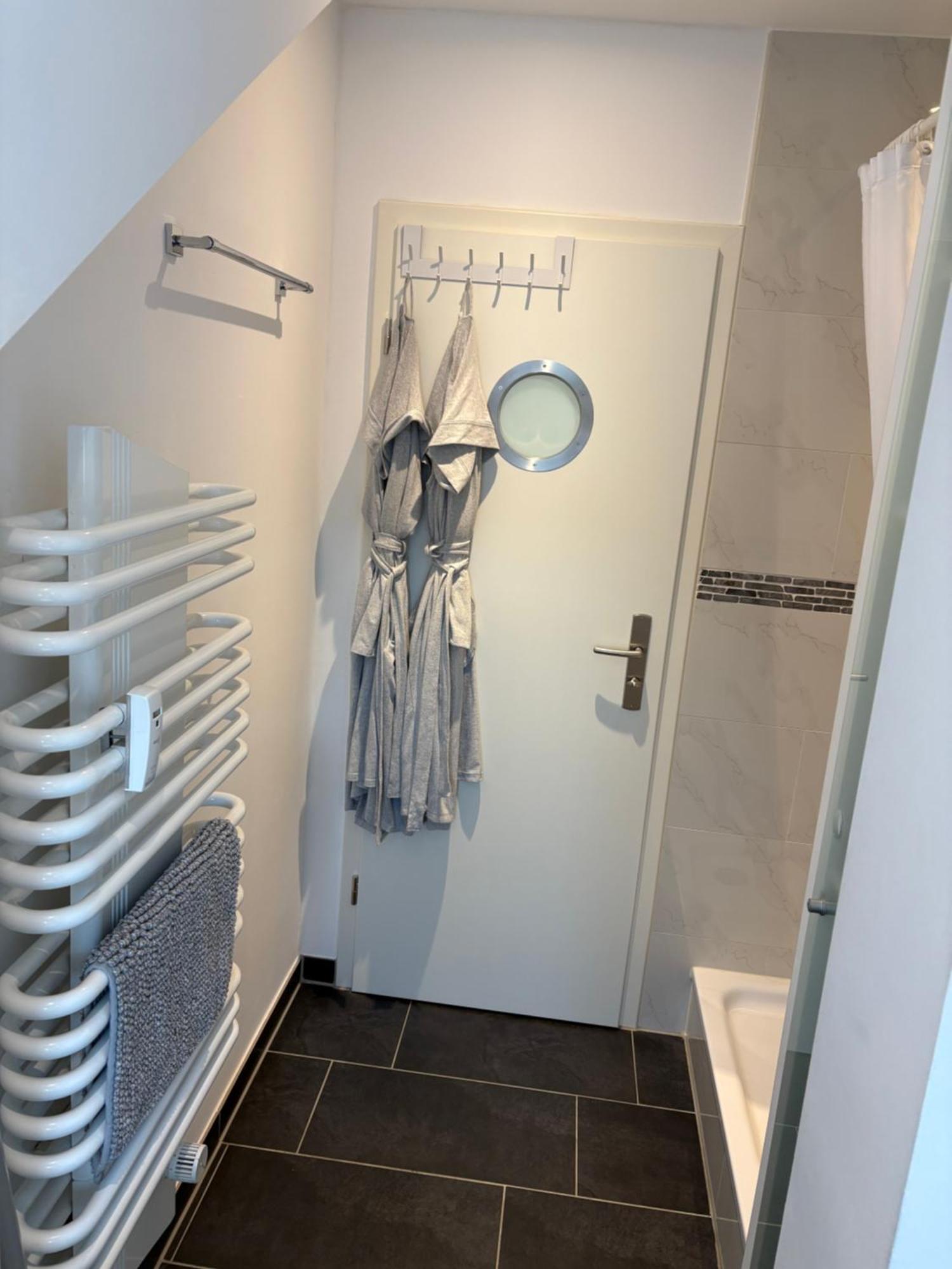 Grosse Gemuetliche Ferienwohnung Mit Klimaanlage, Parkplatz Inklusive Top ! Fürth Zewnętrze zdjęcie