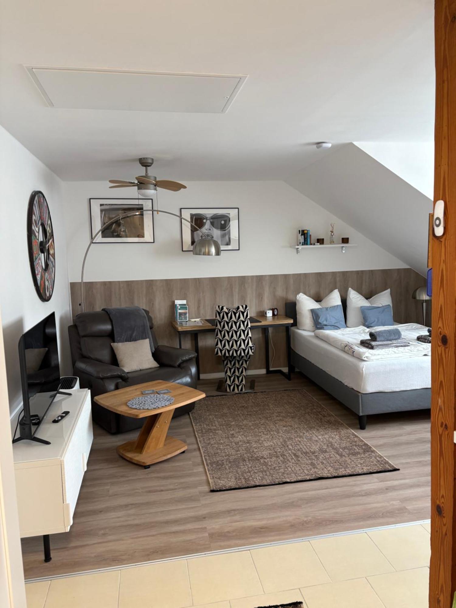 Grosse Gemuetliche Ferienwohnung Mit Klimaanlage, Parkplatz Inklusive Top ! Fürth Zewnętrze zdjęcie